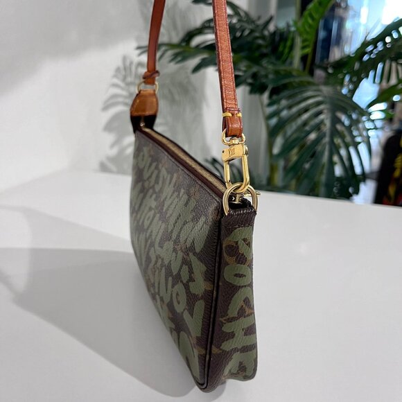 Louis Vuitton x Stephen Sprouse Monogram Graffiti Pochette - Picture 2 of 10